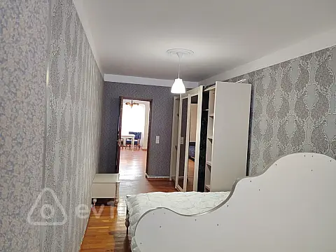 Kirayə verilir 2 otaqlı köhnə tikili 55 m²