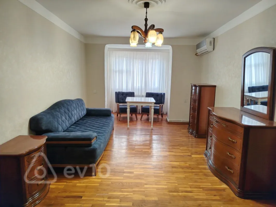 Kirayə verilir 2 otaqlı köhnə tikili 55 m²