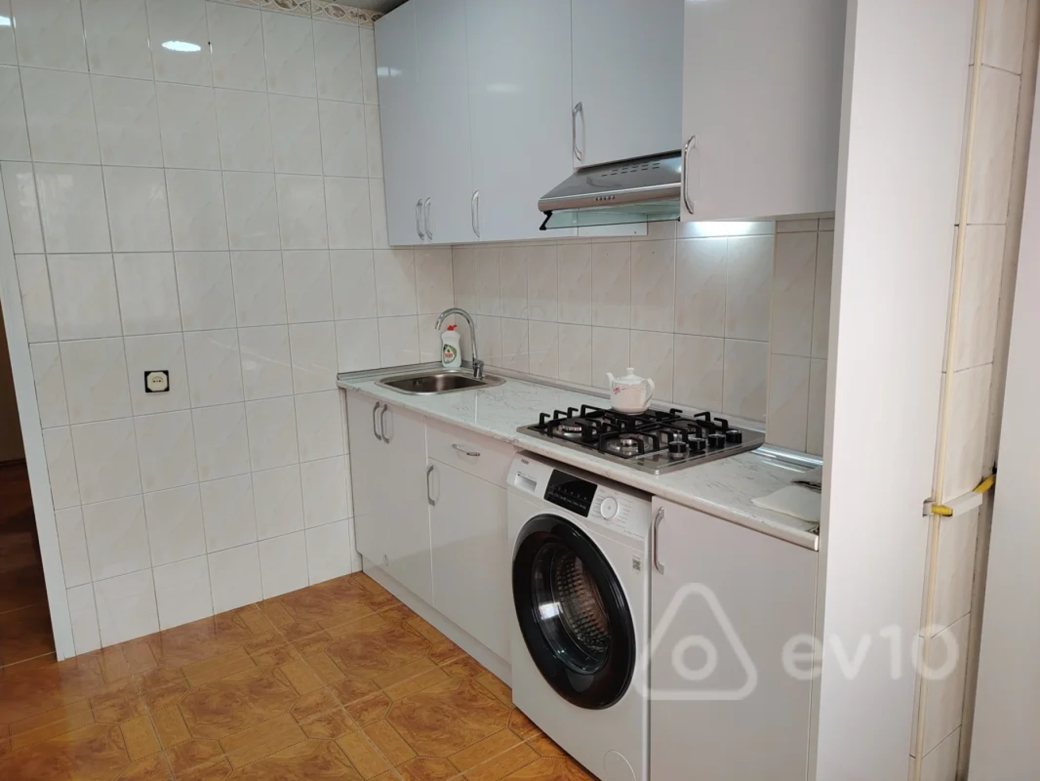 Kirayə verilir 2 otaqlı köhnə tikili 55 m²
