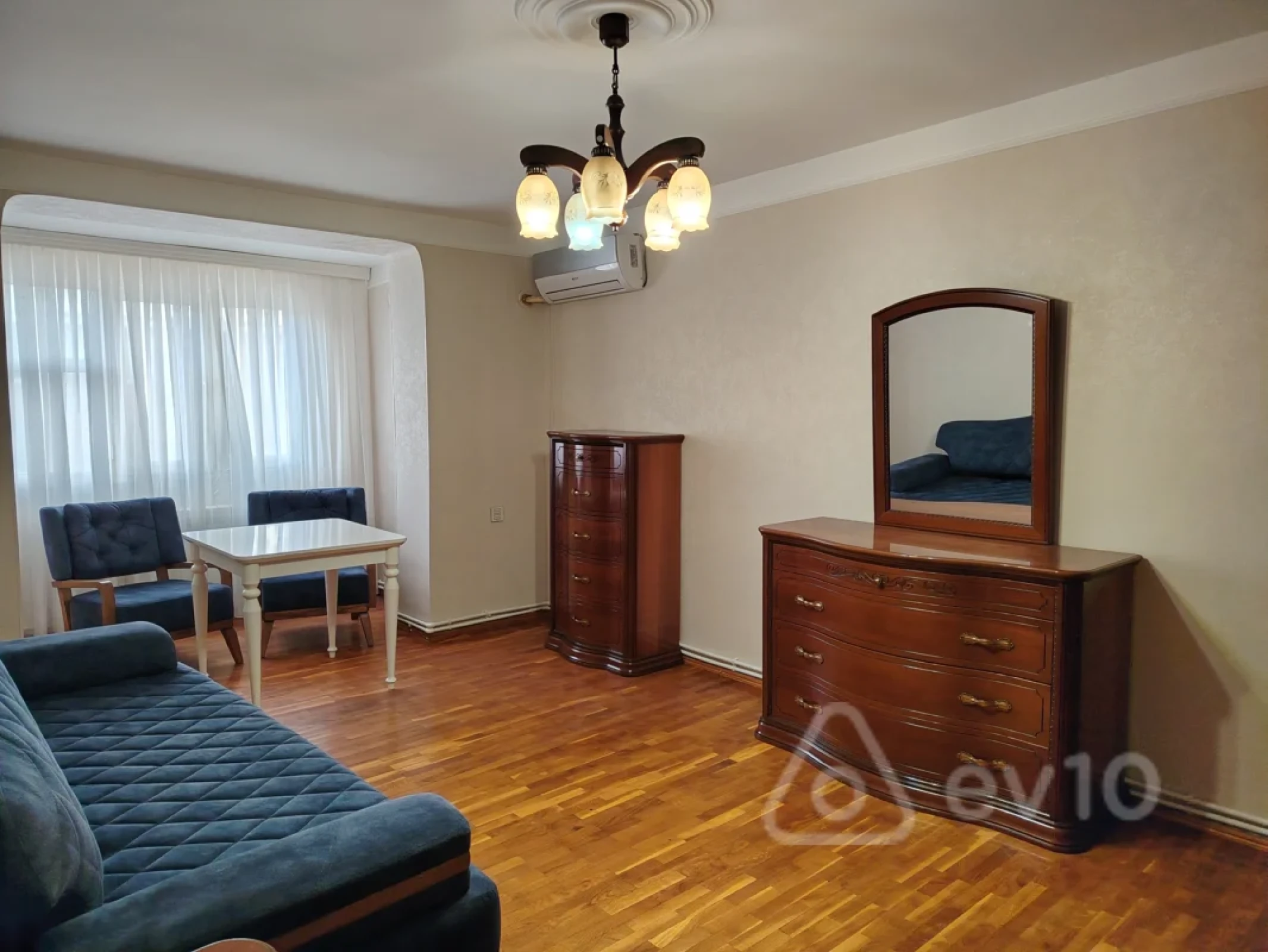 Kirayə verilir 2 otaqlı köhnə tikili 55 m²