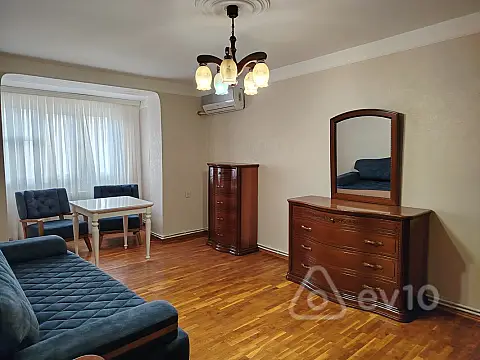 Kirayə verilir 2 otaqlı köhnə tikili 55 m²
