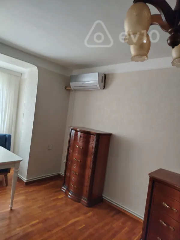 Kirayə verilir 2 otaqlı köhnə tikili 55 m²