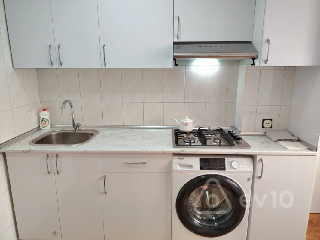 Kirayə verilir 2 otaqlı köhnə tikili 55 m²