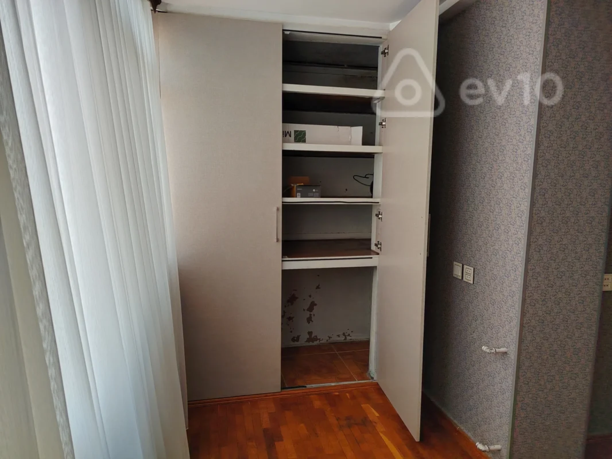 Kirayə verilir 2 otaqlı köhnə tikili 55 m²
