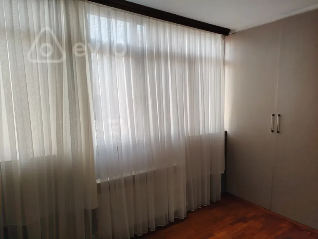 Kirayə verilir 2 otaqlı köhnə tikili 55 m²