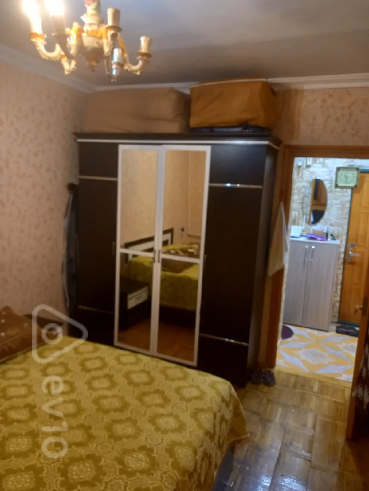 Satılır 2 otaqlı köhnə tikili 72 m²