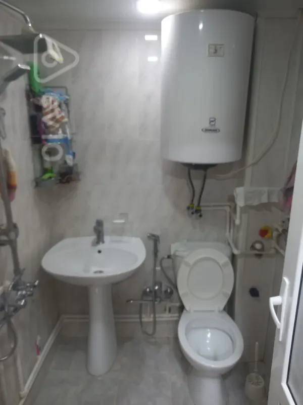 Satılır 2 otaqlı köhnə tikili 72 m²