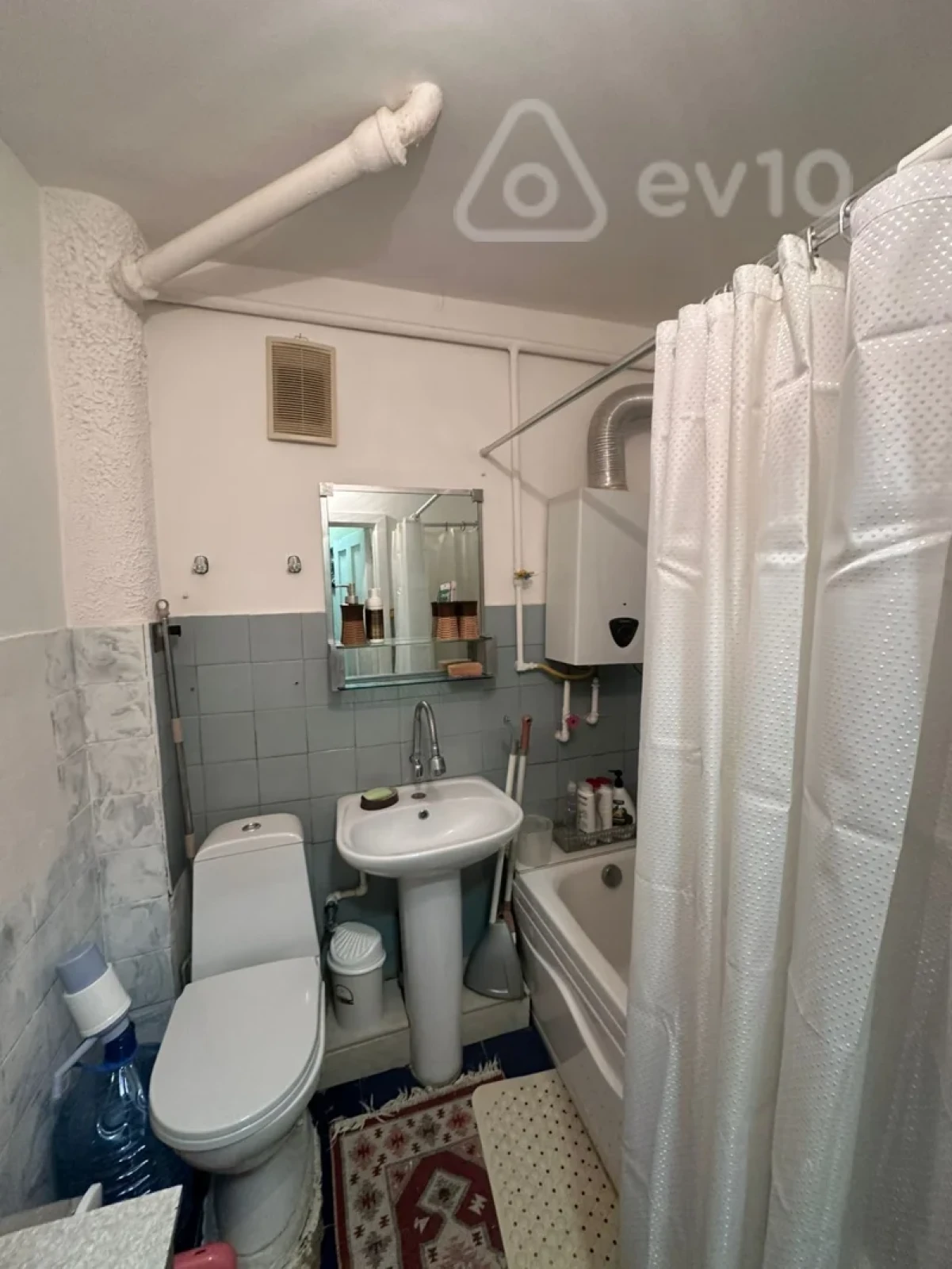 Satılır 2 otaqlı köhnə tikili 50 m²