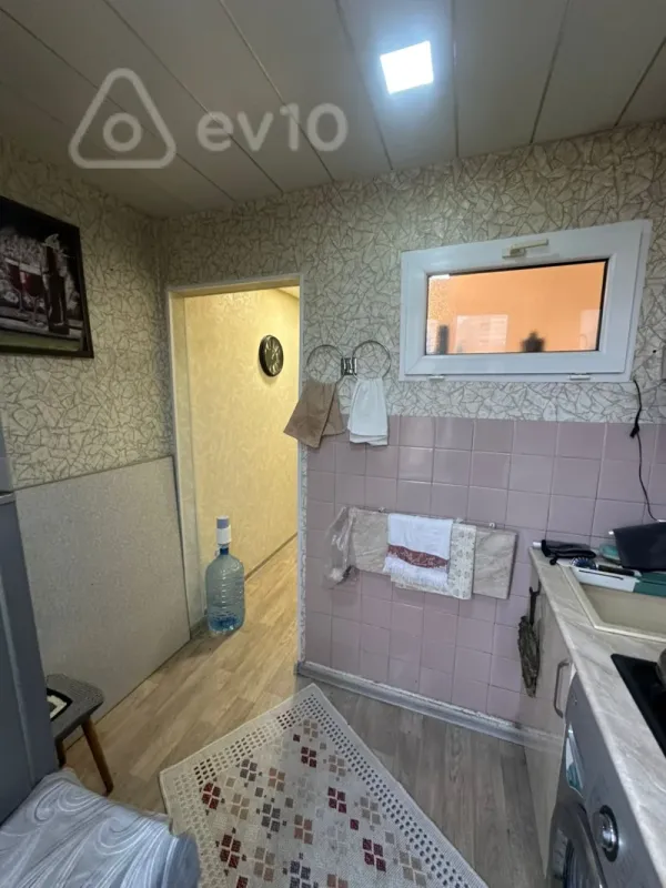 Satılır 2 otaqlı köhnə tikili 50 m²