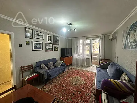 Satılır 2 otaqlı köhnə tikili 50 m²
