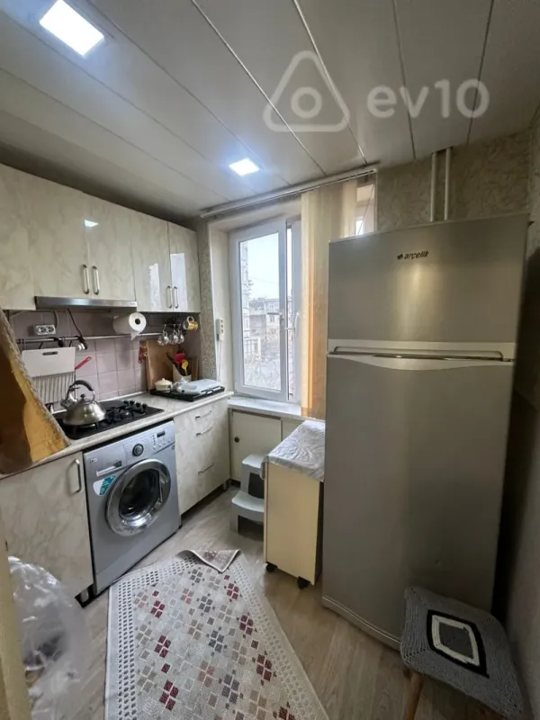 Satılır 2 otaqlı köhnə tikili 50 m²