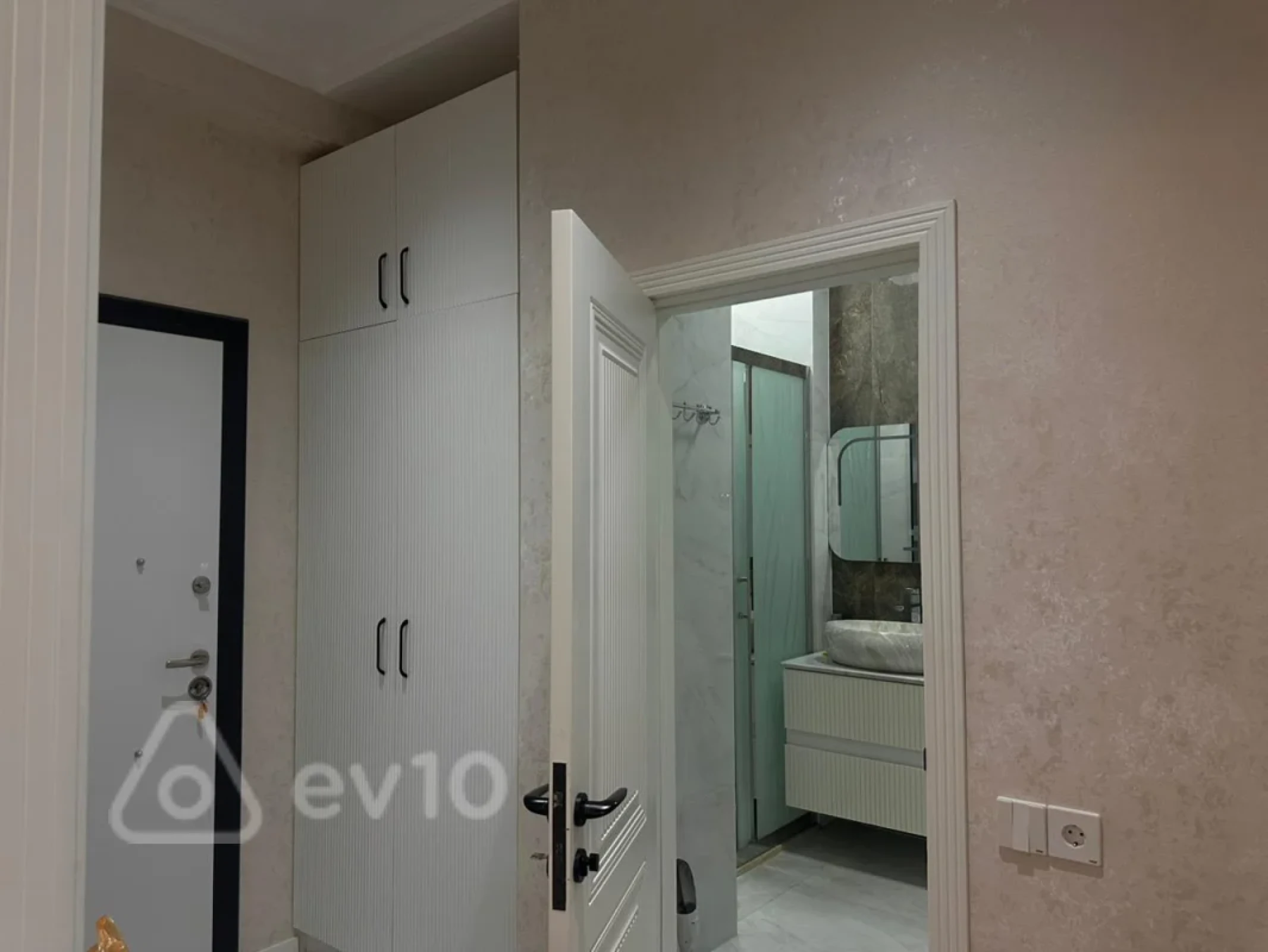 Kirayə verilir 2 otaqlı yeni tikili 85 m²