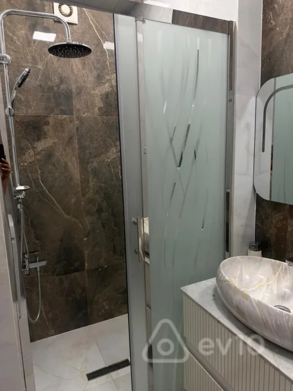 Kirayə verilir 2 otaqlı yeni tikili 85 m²