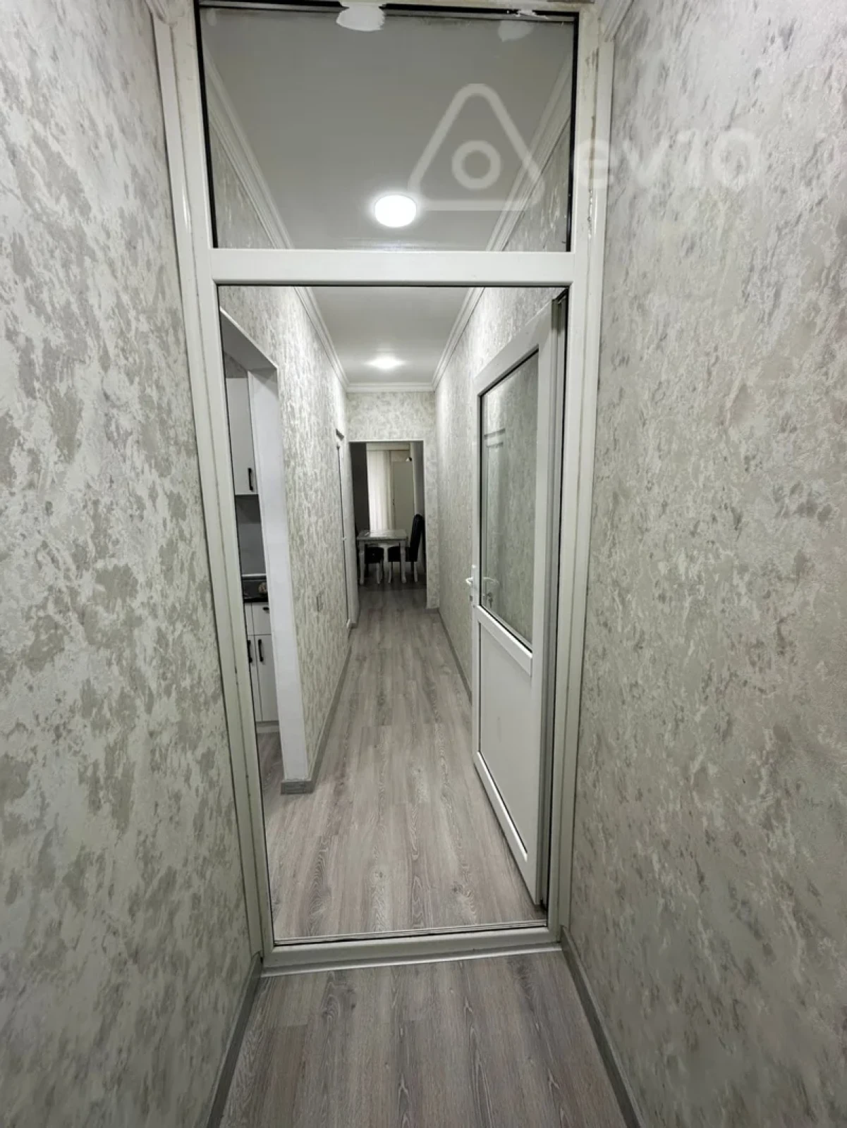Kirayə verilir 2 otaqlı köhnə tikili 55 m²