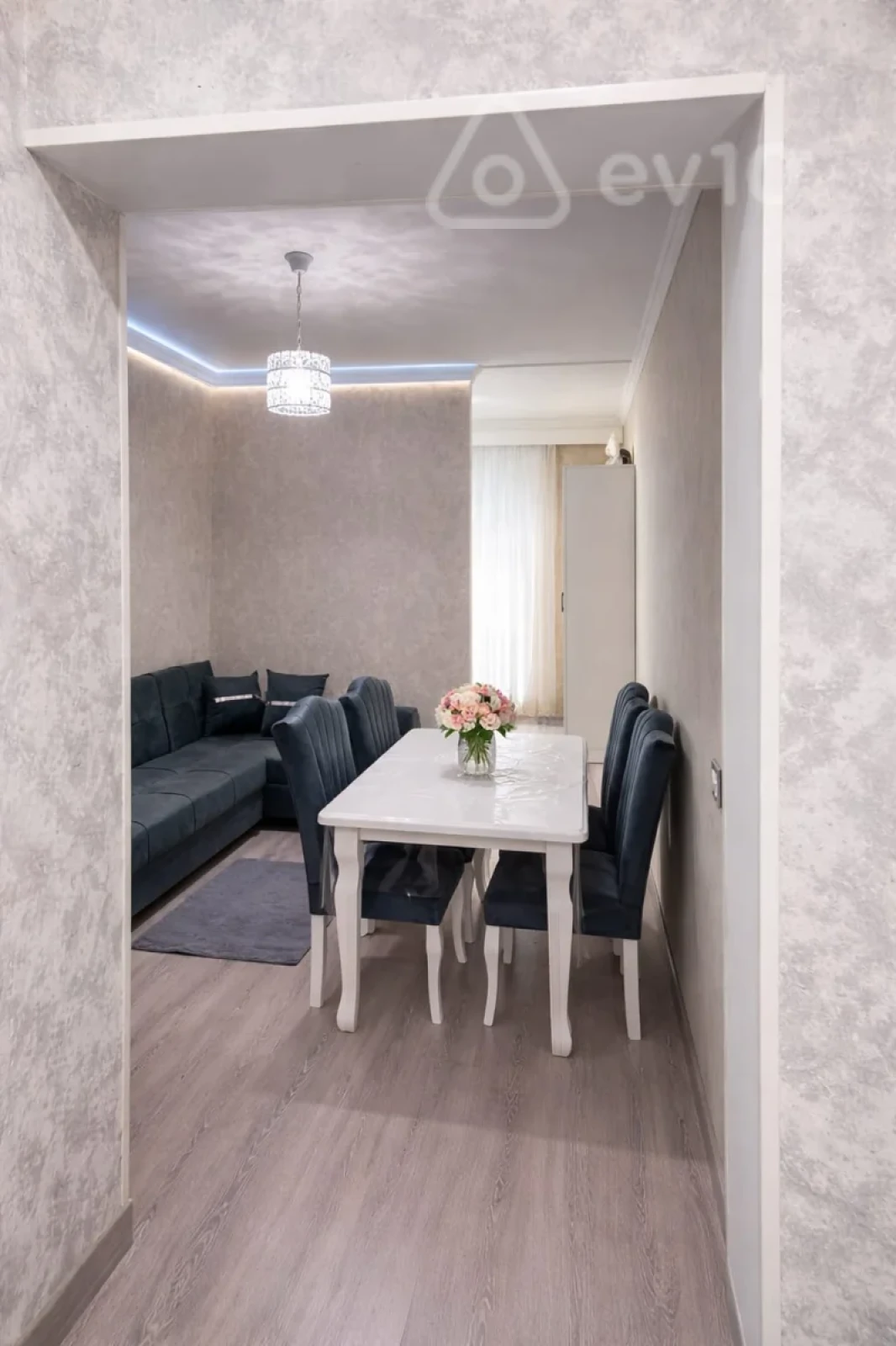 Kirayə verilir 2 otaqlı köhnə tikili 55 m²