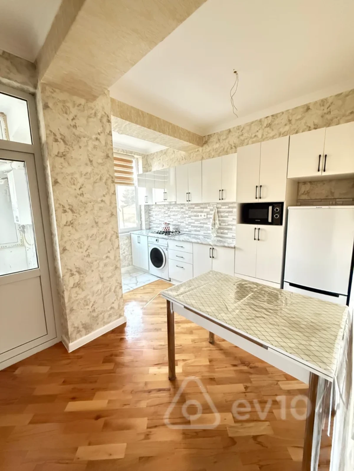 Kirayə verilir 3 otaqlı yeni tikili 80 m²