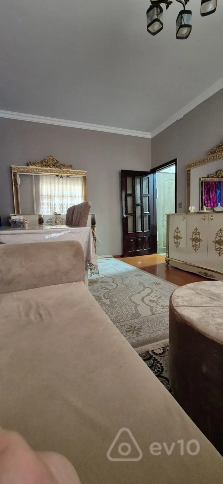 Kirayə verilir 2 otaqlı köhnə tikili 60 m²