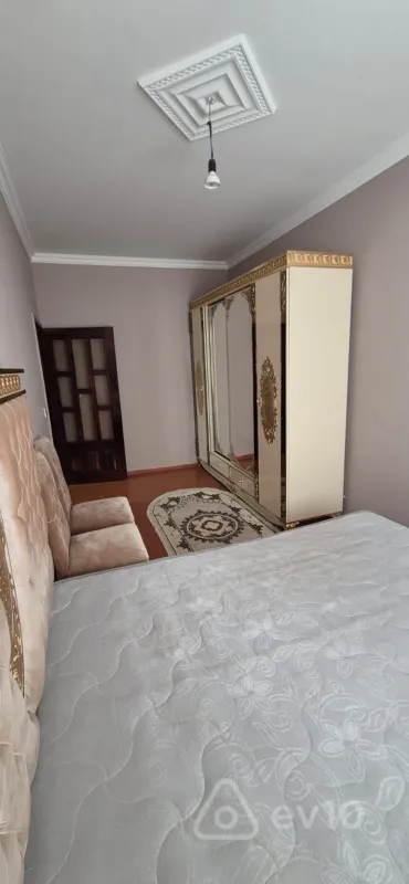 Kirayə verilir 2 otaqlı köhnə tikili 60 m²