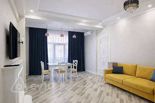 Kirayə verilir 2 otaqlı yeni tikili 67 m²