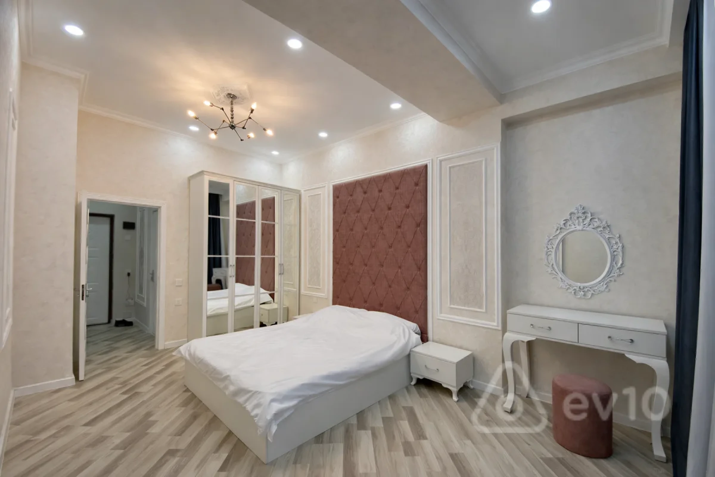 Kirayə verilir 2 otaqlı yeni tikili 67 m²