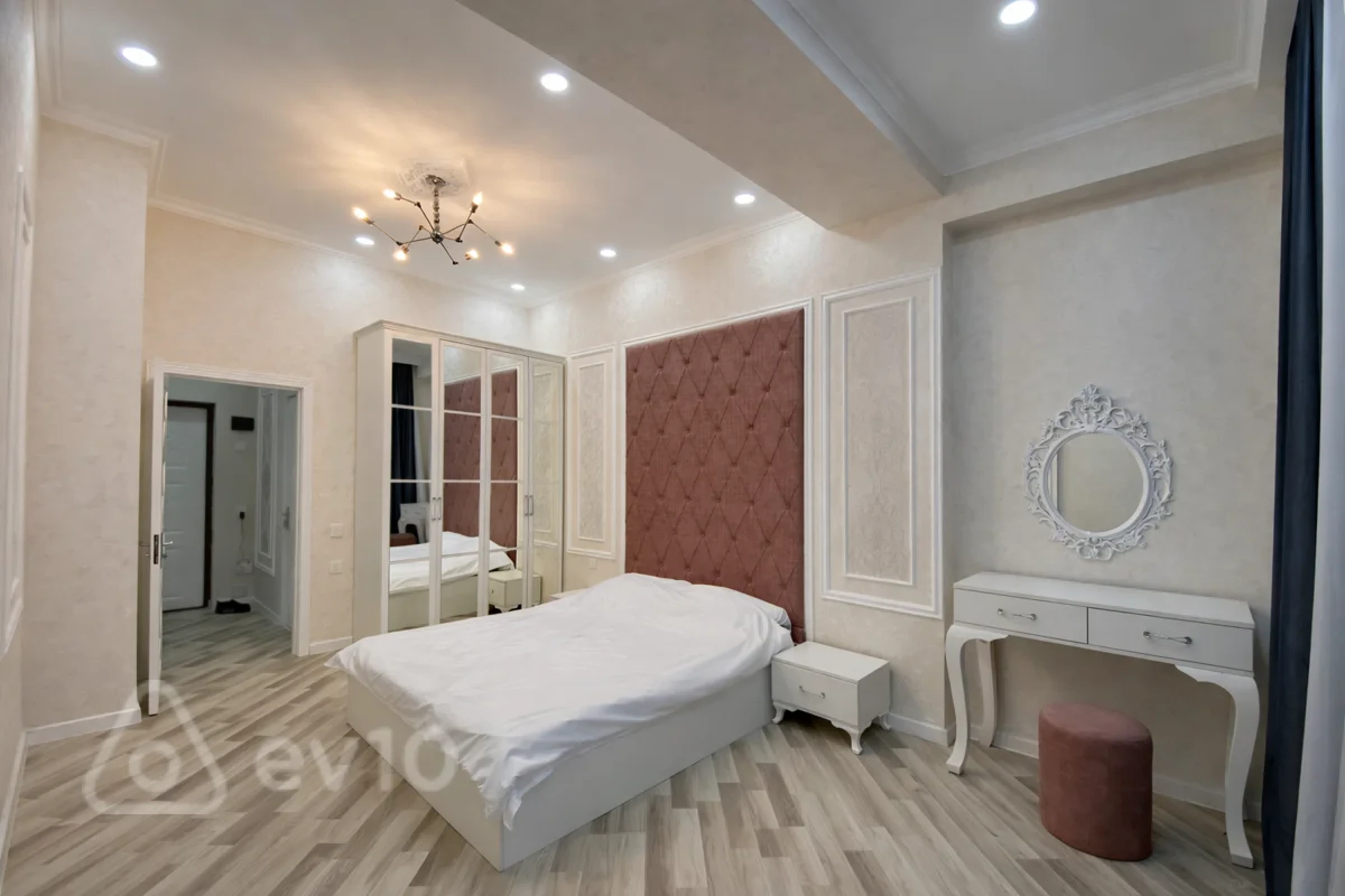 Kirayə verilir 2 otaqlı yeni tikili 67 m²