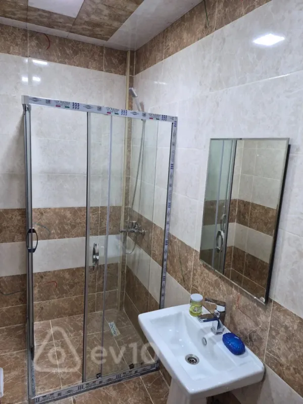 Kirayə verilir 2 otaqlı yeni tikili 65 m²