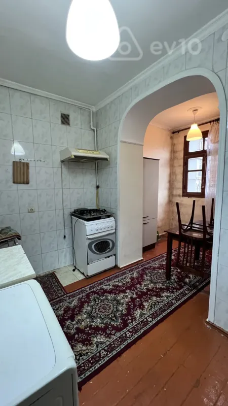 Kirayə verilir 3 otaqlı köhnə tikili 65 m²