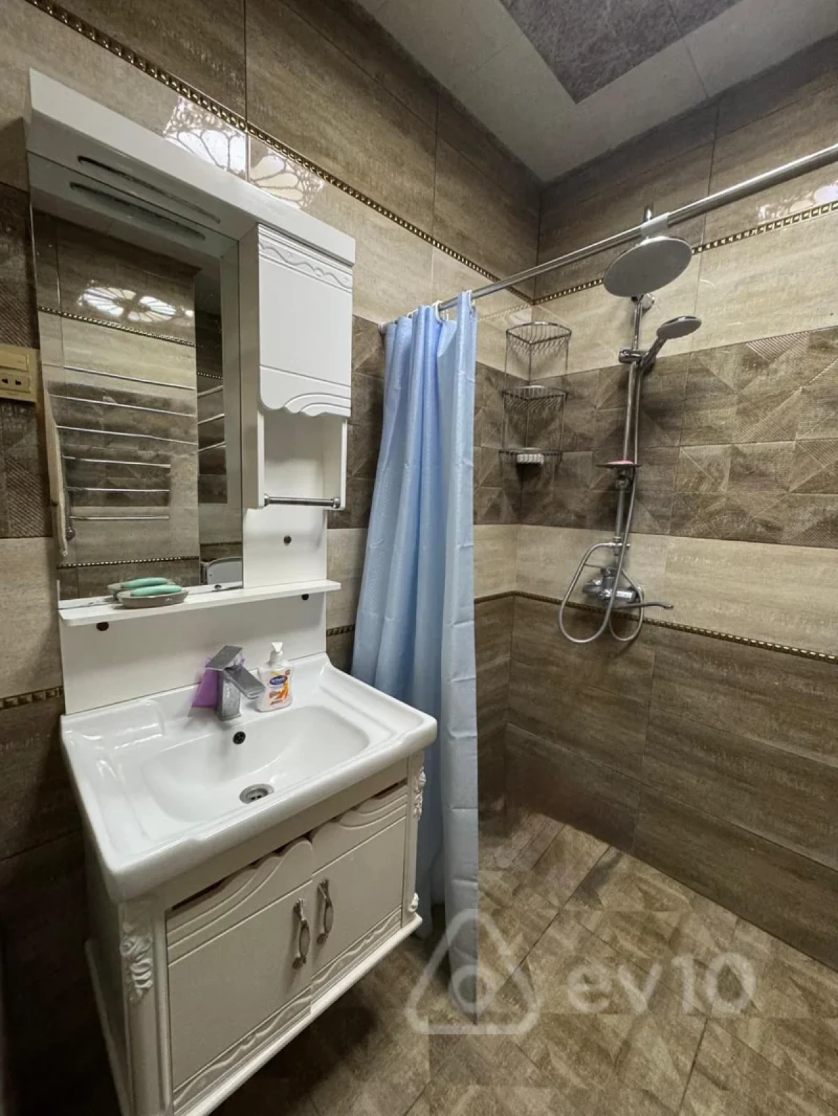 Kirayə verilir 2 otaqlı yeni tikili 65 m²