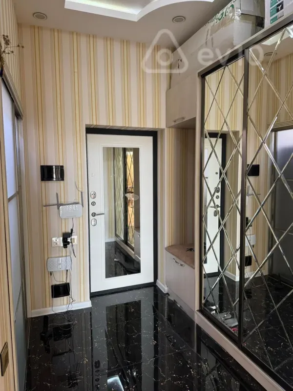 Kirayə verilir 2 otaqlı yeni tikili 65 m²