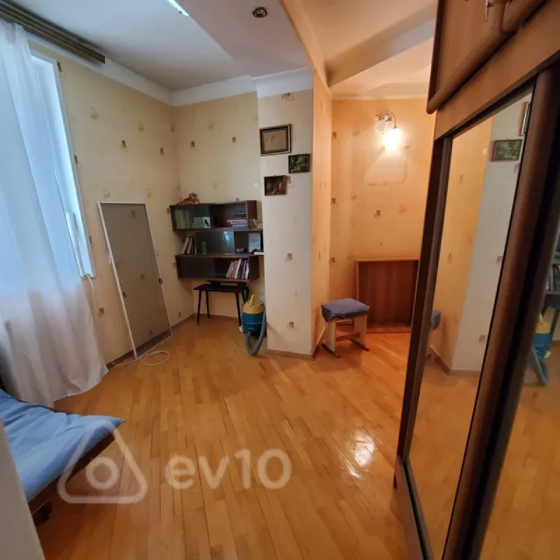 Kirayə verilir 3 otaqlı köhnə tikili 72 m²