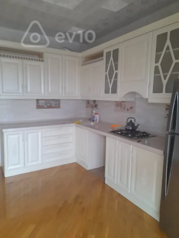 Kirayə verilir 3 otaqlı yeni tikili 120 m²