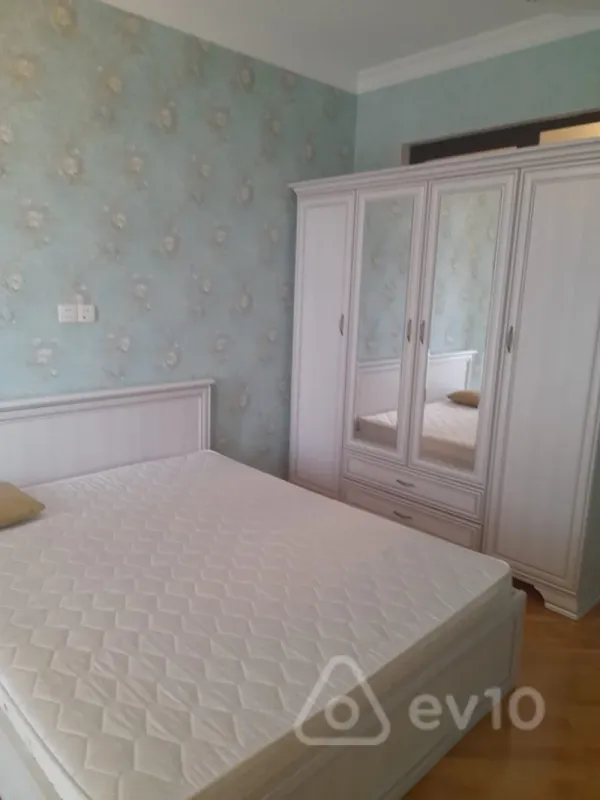 Kirayə verilir 3 otaqlı yeni tikili 120 m²