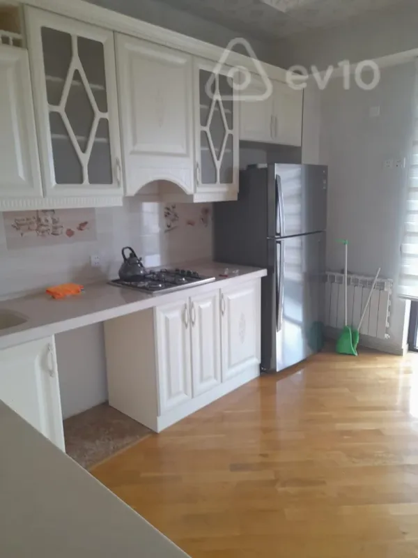 Kirayə verilir 3 otaqlı yeni tikili 120 m²