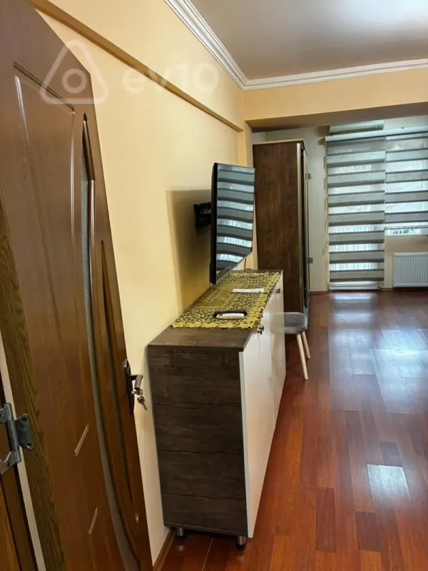 Kirayə verilir 1 otaqlı köhnə tikili 42 m²
