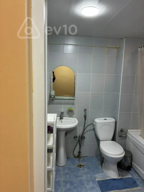 Kirayə verilir 1 otaqlı köhnə tikili 42 m²