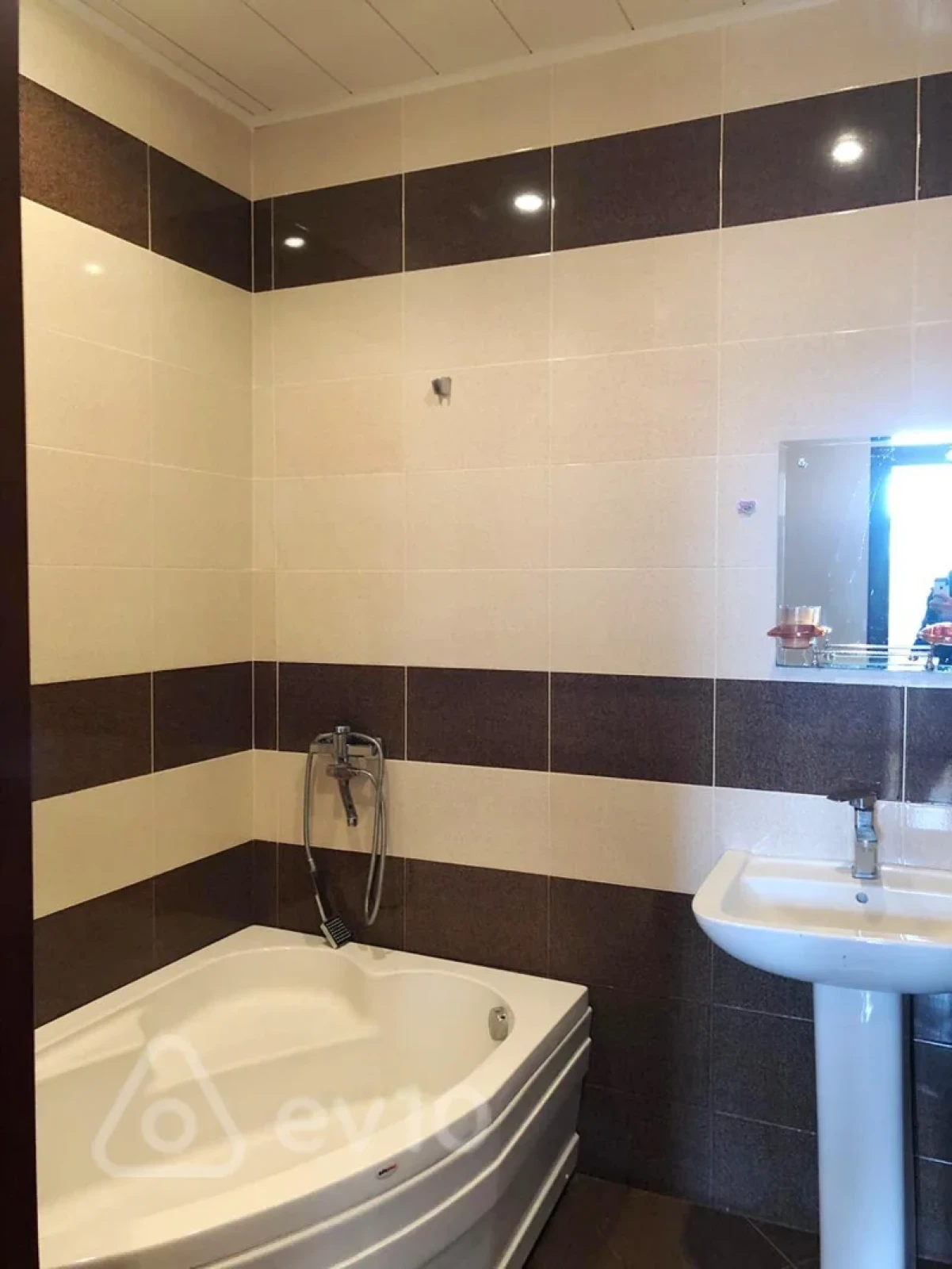 Satılır 2 otaqlı yeni tikili 77 m²