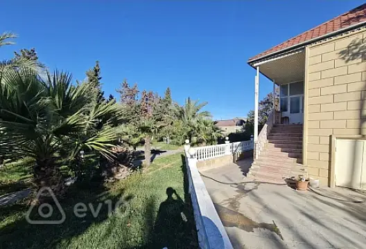 Satılır 7 otaqlı həyət evi 500 m²