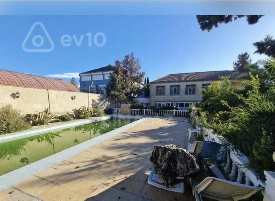 Satılır 7 otaqlı həyət evi 500 m²