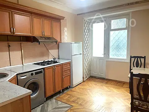 Kirayə verilir 2 otaqlı köhnə tikili 65 m²