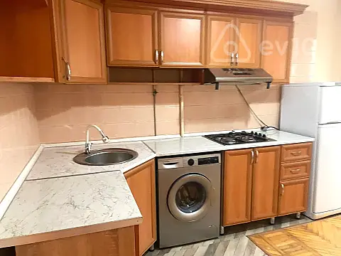 Kirayə verilir 2 otaqlı köhnə tikili 65 m²