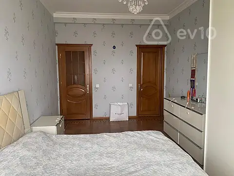 Kirayə verilir 3 otaqlı yeni tikili 125 m²