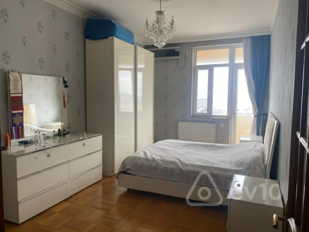 Kirayə verilir 3 otaqlı yeni tikili 125 m²