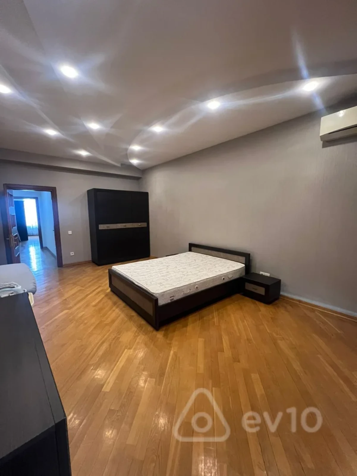 Satılır 3 otaqlı yeni tikili 138 m²