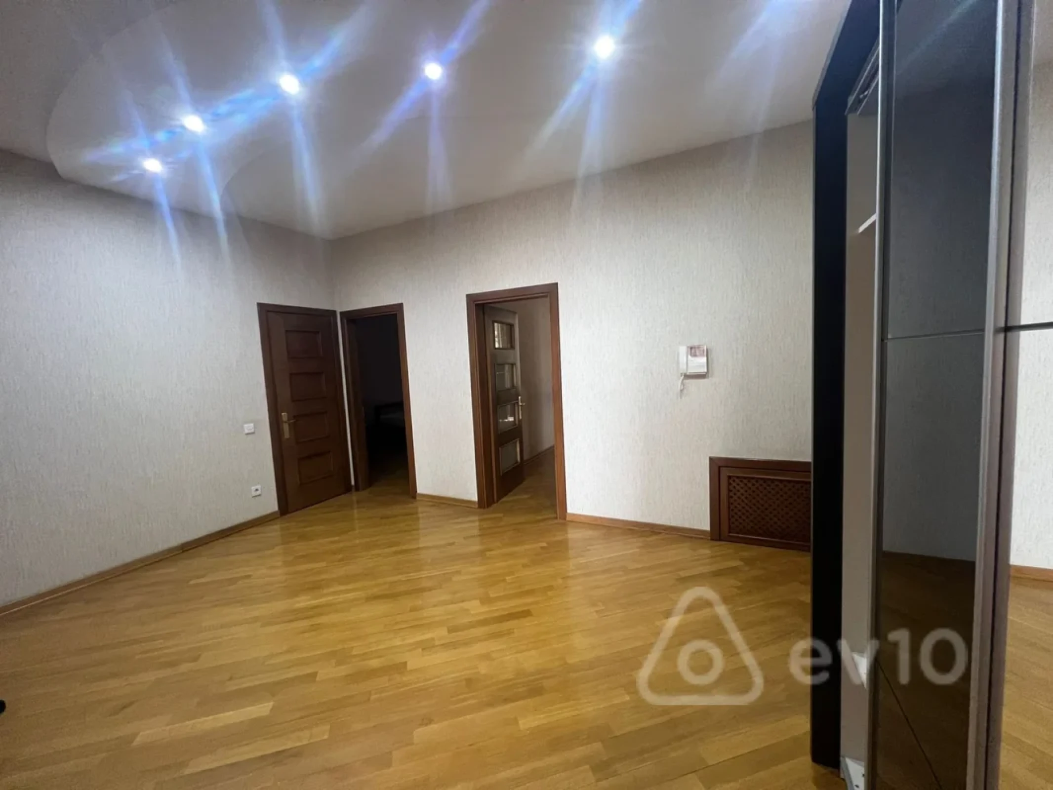 Satılır 3 otaqlı yeni tikili 138 m²