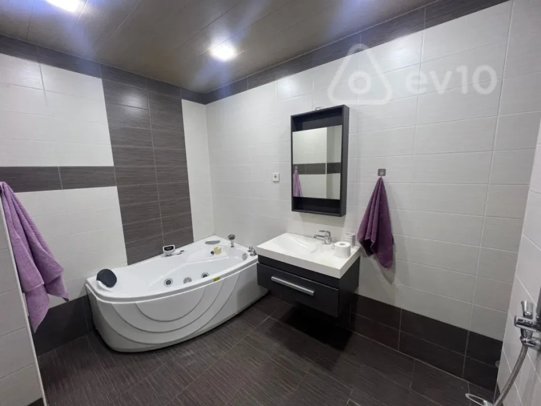 Satılır 3 otaqlı yeni tikili 138 m²