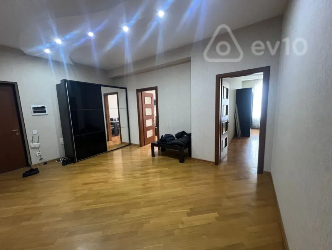 Satılır 3 otaqlı yeni tikili 138 m²