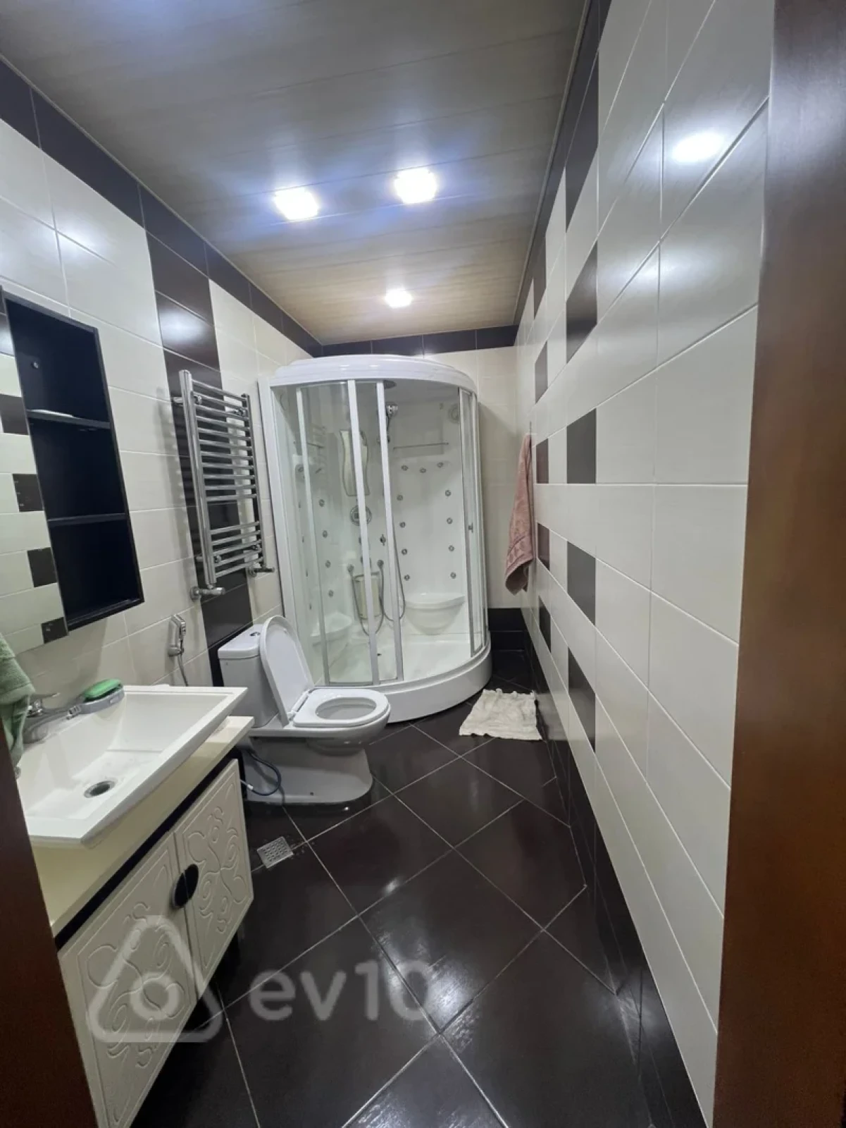 Satılır 3 otaqlı yeni tikili 138 m²