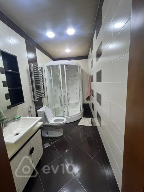 Satılır 3 otaqlı yeni tikili 138 m²