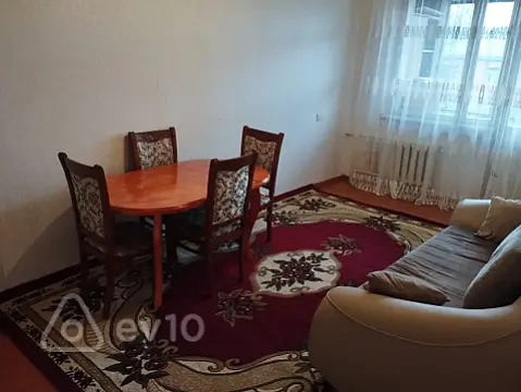 Kirayə verilir 3 otaqlı köhnə tikili 80 m²