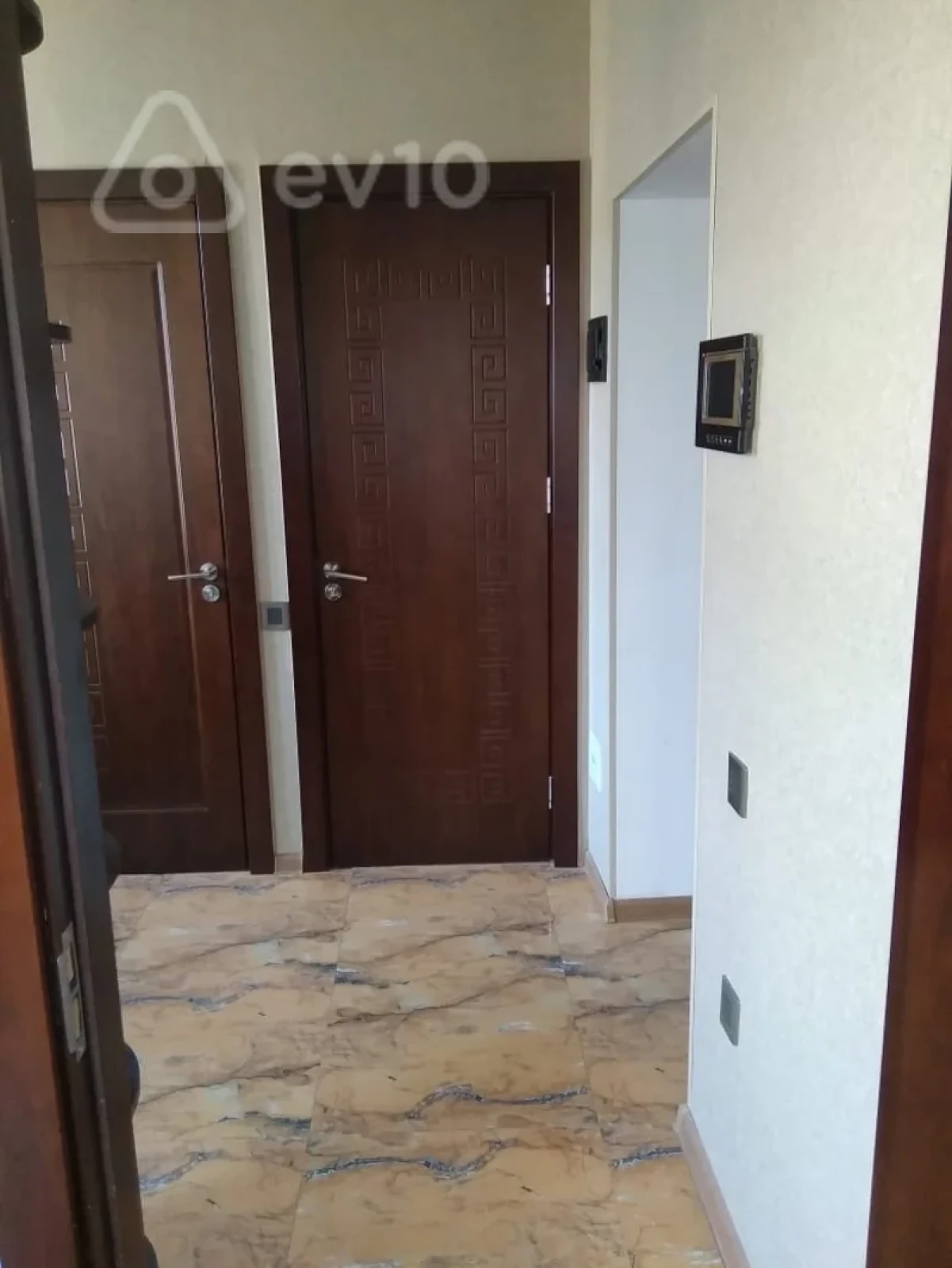 Kirayə verilir 2 otaqlı köhnə tikili 75 m²